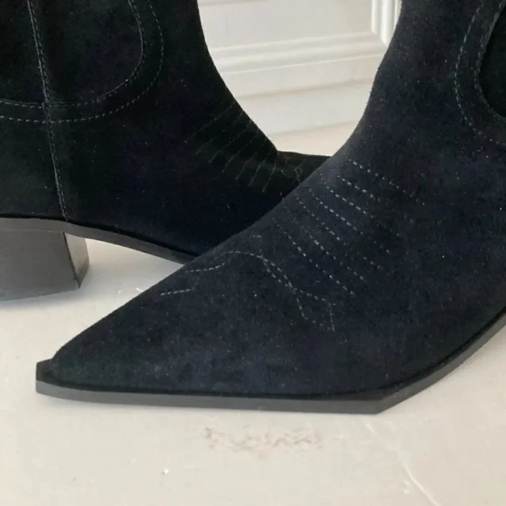 NWOT Intentionally Blank Free People Point Me West Black Suede Ankle Boots Sz 8